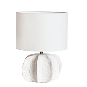 Sandy 37cm Blanco lámpara de mesa De Cottex - Sandy es una l&aacute;mpara de mesa decorativa con una base de cer&aacute;mica ligeramente curvada que le confiere un aspecto vibrante y org&aacute;nico.