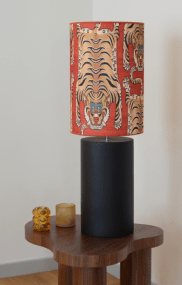 Manhattan 50cm Negro mate base de lámpara De Hallbergs - Manhattan es una base de lámpara elegante con un diseño moderno.