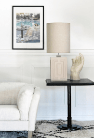 Stucco 48cm Beige base de lámpara De Hallbergs - Stucco es una base de lámpara moderna con un diseño elegante.