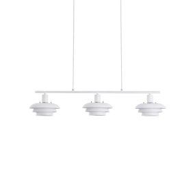 Stealth 86cm Blanco Lámpas de techo De Nordic Lighting - La elegante l&aacute;mpara de techo Stealth, fabricada en metal blanco con tres pantallas orientadas hacia abajo, proporciona una luz agradable y focalizada, ideal sobre una mesa de comedor o en la cocina.