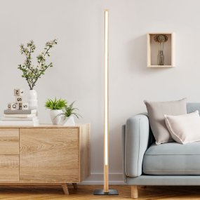 Arion Madera lámpara de pie De Brilliant - Su robusta base de metal, combinada con detalles de madera, le confiere un aspecto atemporal y natural que complementa diversos estilos de interior.