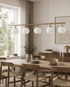 Globi 5 120cm Latón cepillado/blanco Lámpas de techo De Nordic Lighting - La suspensi&oacute;n met&aacute;lica de lat&oacute;n cepillado le aporta un toque sofisticado y gr&aacute;fico, mientras que las cinco c&uacute;pulas redondas de cristal opalino difunden una luz agradable y uniforme por toda la estancia.