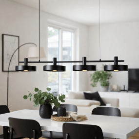 Birillo 130cm Negro Lámpas de techo De Nordic Lighting - Gracias a su forma alargada, es perfecta para colocar sobre una mesa de cocina o comedor, donde funciona tanto como fuente de luz como elemento decorativo.