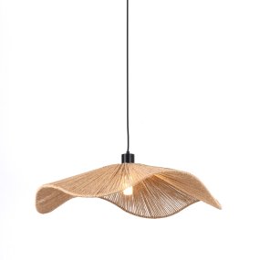 Rocca Ø70 Naturaleza Lámpas de techo De Nordic Lighting - La pantalla est&aacute; envuelta en cuerda de yute natural, lo que le confiere un aspecto ligero y vibrante.