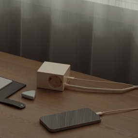 Cuboid+ Marfil perlado De Kord - En una &eacute;poca donde la tecnolog&iacute;a es parte integral de la vida cotidiana, incluso los objetos m&aacute;s cotidianos merecen un dise&ntilde;o elegante y cuidado.