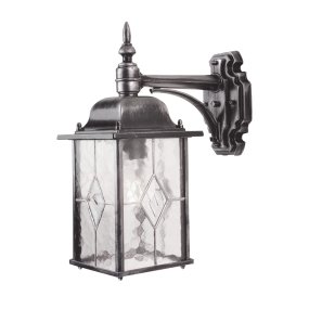Wexford Plata lámpara de exterior De Elstead Lighting - Wexford es una lámpara de pared clásica para exteriores, fabricada en aluminio con un elegante acabado en plata oscura y elementos decorativos de vidrio con textura de vidrieras emplomadas.