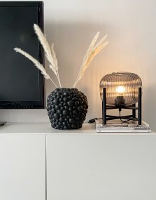 Vinda 32cm Negro lámpara de mesa De Aneta Lighting - L&aacute;mpara de mesa Winda de madera negra&auml; con pantalla de cristal gris ahumado es una fant&aacute;stica fuente de luz que proporciona una luz c&aacute;lida y acogedora.