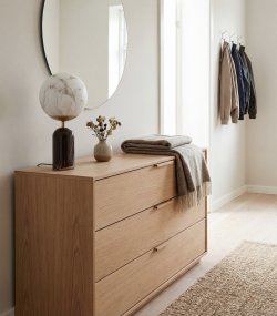 Pierre 42cm En blanco y negro lámpara de mesa De Aneta Lighting - Pierre encaja a la perfecci&oacute;n en una mesa auxiliar, un escritorio o junto a una ventana.
