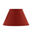 Fabric Lamp Shade 200 ROJO De Karlskrona lampfabrik - Portal&aacute;mparas con rosca o en casquillo de lat&oacute;n incluido en las l&aacute;mparas de mesa y de pie de Karlskrona Lampfabrik.