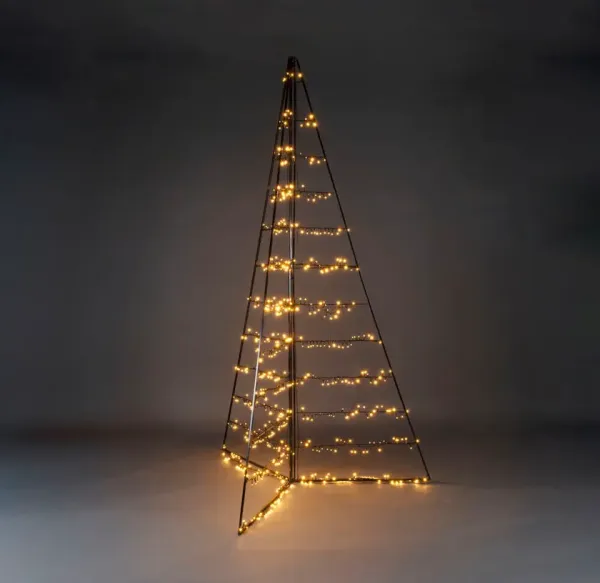 Decoración Metálica Pirámide 240cm Negro De Konstsmide - Con 651 luces LED de color &aacute;mbar c&aacute;lido, difunde un brillo elegante y crea una atm&oacute;sfera m&aacute;gica.