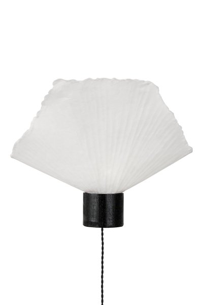 Natur Negro lámpara de pared De Globen Lighting - Esta lámpara está hecha a mano con papel, lo que significa que su forma puede diferir de las imágenes de nuestro producto, cada lámpara es única.