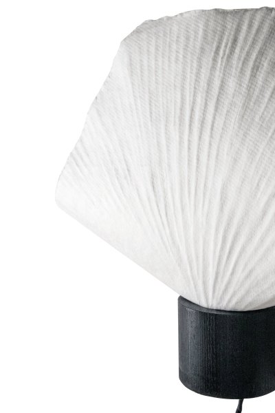 Natur Negro lámpara de pared De Globen Lighting - Esta lámpara está hecha a mano con papel, lo que significa que su forma puede diferir de las imágenes de nuestro producto, cada lámpara es única.