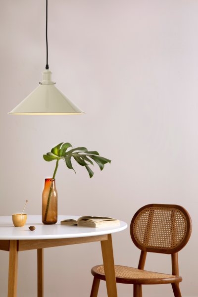 Paris Ø35 Beige Lámpas de techo De Aneta Lighting - La lámpara de techo París está realizada en un tono arena de alto brillo.