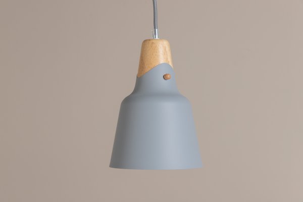 Rigel Ø16 Gris Lámpas de techo De Venture Design - Con la l&aacute;mpara de techo Rigel, obtendr&aacute;s una iluminaci&oacute;n moderna y elegante que se adapta a la mayor&iacute;a de las habitaciones y estilos de interior.