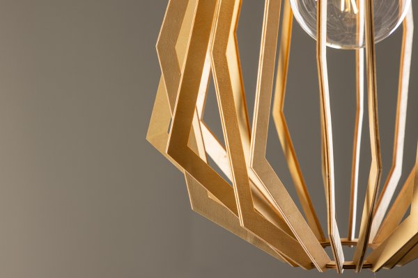Spider Ø42 Madera Lámpas de techo De Venture Design - La l&aacute;mpara de madera Spider es una l&aacute;mpara atemporal, hecha de materiales naturales, que aporta un ambiente acogedor a tu hogar con una iluminaci&oacute;n agradable.