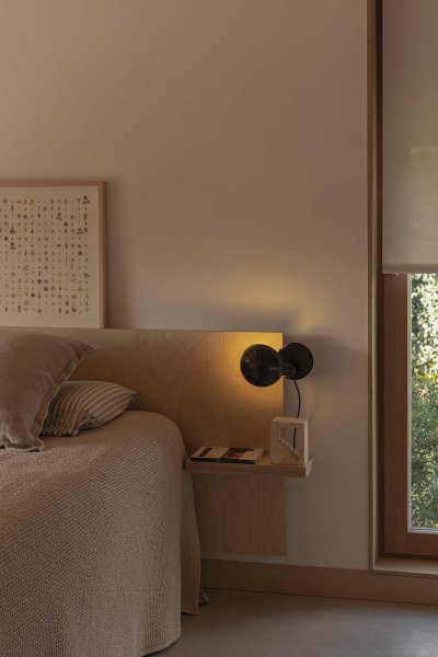 Bela 24cm Negro lámpara de escritorio De Faro Barcelona - Bela es una l&aacute;mpara vers&aacute;til que se adapta a cualquier estilo de interior.