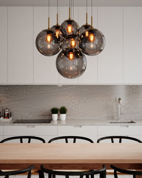 Laura Ø53 Gris humo Lámpas de techo De By Rydéns - Est&aacute; equipado con siete c&uacute;pulas de cristal gris claro de diferentes tama&ntilde;os y f&aacute;ciles de montar.