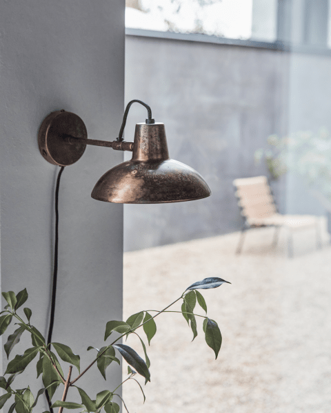 Desk Ø18 Marrón antiguo lámpara de pared De House Doctor - Cuelgue la lámpara de pared junto al sofá, donde proporcionará una luz dirigida, o úsela en el dormitorio como lámpara de noche.