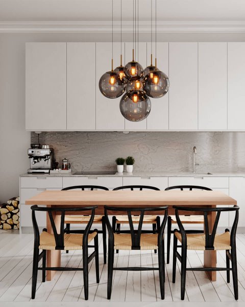 Laura Ø53 Gris humo Lámpas de techo De By Rydéns - Est&aacute; equipado con siete c&uacute;pulas de cristal gris claro de diferentes tama&ntilde;os y f&aacute;ciles de montar.