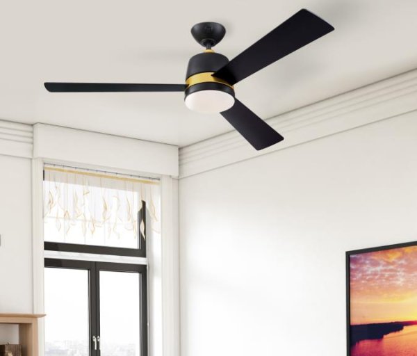 Tristan Ø132 Negro De Westinghouse - El ventilador de techo Tristan con iluminación regulable, motor de CC y control remoto presenta un elegante diseño de dos tonos con un acabado negro mate y detalles dorados.