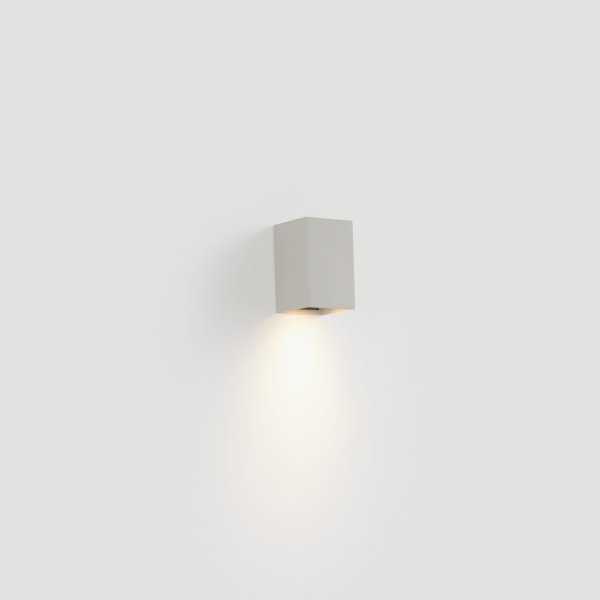 Lune 10cm Blanco lámpara de pared De Faro Barcelona - Lune es una l&aacute;mpara de pared cuadrada con acabado blanco mate que se integra a la perfecci&oacute;n en pasillos, corredores y otras zonas de paso.