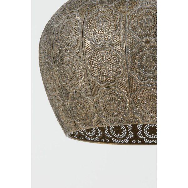 Emine Ø43 Bronce Lámpas de techo De Light & Living - Emine es una elegante lámpara de techo de metal con un acabado marrón dorado y un detallado patrón perforado.