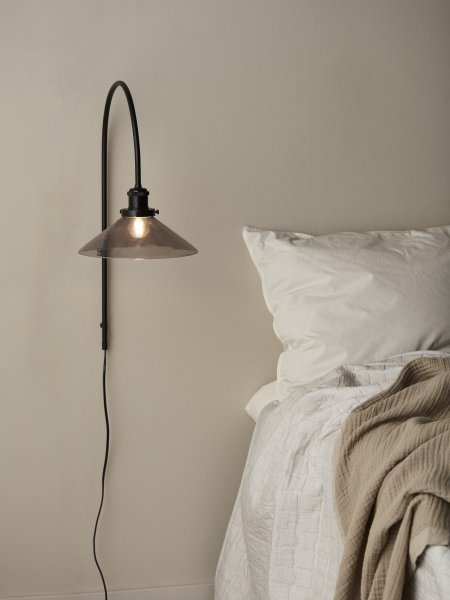 August 25cm Negro lámpara de pared De PR Home - Cable negro de 2 metros de largo con enchufe de pared e interruptor de encendido, a 55 cm de la parte inferior del soporte metálico.