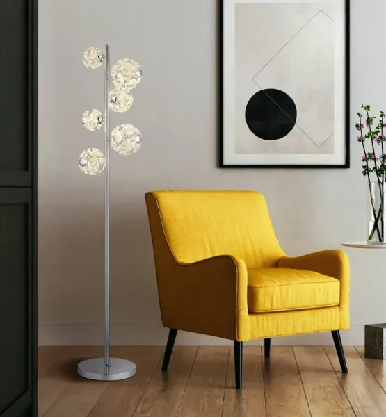 Virina Cromo lámpara de pie De Globo Lighting - Med en perfekt balans mellan modern design och funktionalitet blir Virina ett lyxigt blickf&aring;ng som f&ouml;rh&ouml;jer rummets karakt&auml;r och skapar unika ljusmoment.