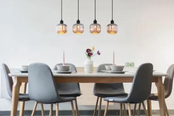 Tom 80cm Color humo Lámpas de techo De Globo Lighting - Den mattsvarta metallen ger ett modernt uttryck och passar perfekt in i olika inredningsstilar.