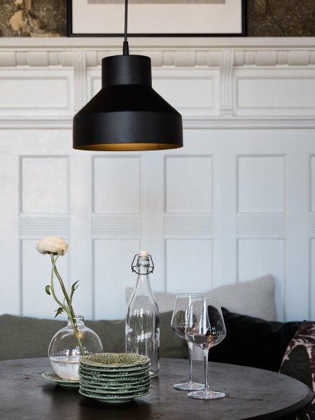 Solo Ø26 Negro Lámpas de techo De PR Home - Cable de plástico negro de 1,6 m de longitud con cazoleta de techo para suspensión con gancho del mismo color que la pantalla.