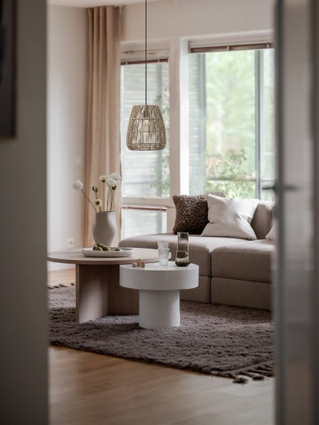 Saigon Ø28 Gris Lámpas de techo De PR Home - La lámpara de techo se vende junto con un soporte de techo negro para uso en interiores.