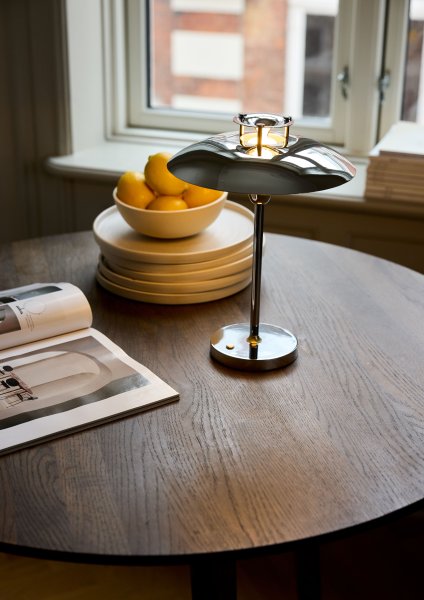 Stepp One-Two -Three 30cm Cromo portátil De Halo Design - La lámpara tiene un regulador de intensidad de 3 niveles incorporado y proporciona una agradable luz blanca cálida.