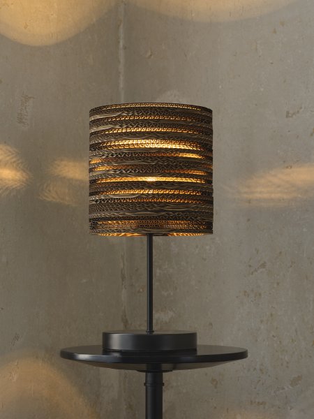 Cardboard Cylinder 38cm Marrón lámpara de mesa De Ledvance - La pantalla, hecha de varias capas de cart&oacute;n, crea un hermoso juego de luz en la habitaci&oacute;n cuando est&aacute; iluminada y contribuye a una atm&oacute;sfera c&aacute;lida y natural.