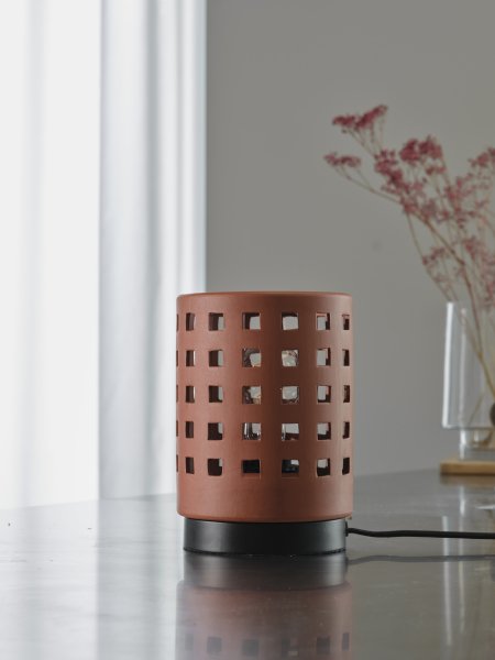 Clay Windows 15cm Marrón lámpara de mesa De Ledvance - Placera f&ouml;rslagsvis i vardagsrummet som st&auml;mningsbelysning eller i sovrummet som s&auml;nglampa.