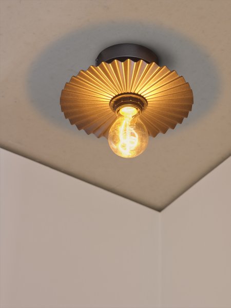 Imagen ampliada de Plissee Ø20 Gris oscuro plafón De Osram - Den v&aring;giga sk&auml;rmen skapar ett vackert ljusspel i rummet n&auml;r lampan &auml;r t&auml;nd.