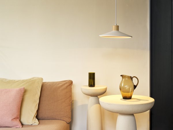 Plaster Wood Ø32 Blanco Lámpas de techo De Ledvance - La pantalla de yeso decorativa garantiza una hermosa distribución de la luz en la habitación.