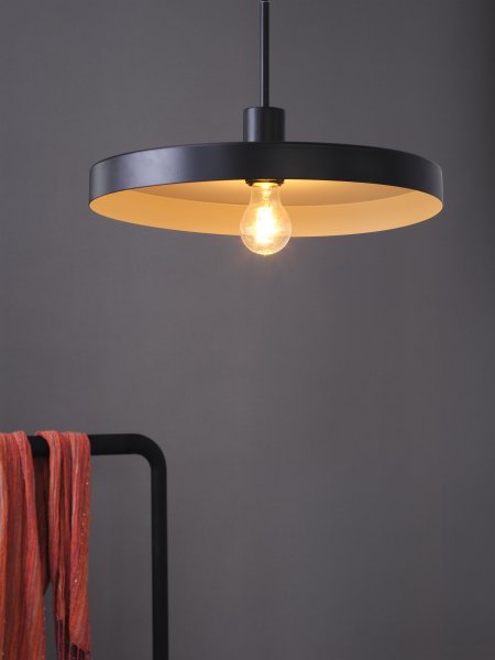 Imagen ampliada de Plate Ø40 Negro Lámpas de techo De Osram - El interior de la pantalla es de color beige, lo que garantiza una distribuci&oacute;n de luz hermosa y brillante en la habitaci&oacute;n.