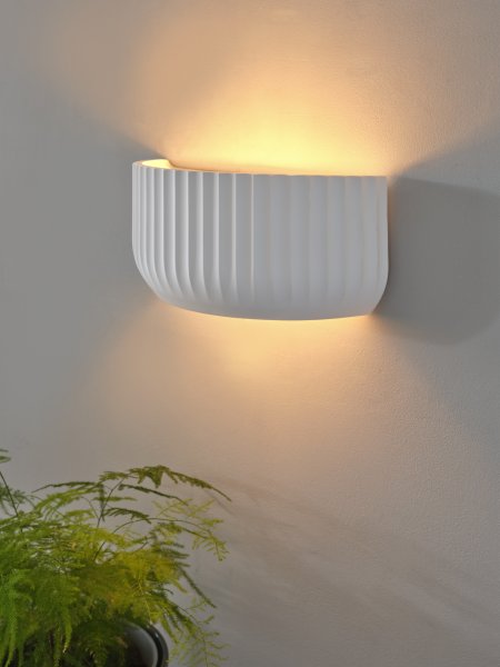 Plaster Routes 30cm Blanco lámpara de pared De Ledvance - Plaster Routes &auml;r en modern v&auml;gglampa gjord av gips.