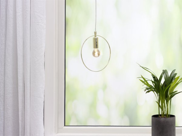 Spartan ringo Ø20 Latón lámpara de ventana De Cottex - La l&aacute;mpara de ventana de metal Spartan Ringo es una l&aacute;mpara minimalista y moderna que a&ntilde;ade un toque de estilo a tu hogar.