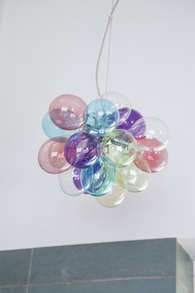 Gross Ø30 Multicolor Lámpas de techo De By Rydéns - Como sugiere su nombre, se trata de una versión más pequeña de la lámpara de techo Gross, con un diámetro de 30 centímetros.