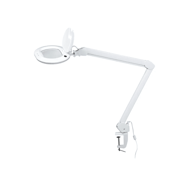 Tibro 120cm Blanco lámpara de escritorio De Armaturhantverk - Est&aacute; equipado con una lupa bien desarrollada con un aumento de 5 dioptr&iacute;as (aumento de 2,25x), lo que hace que la l&aacute;mpara sea perfecta para trabajos detallados que requieren precisi&oacute;n adicional.
