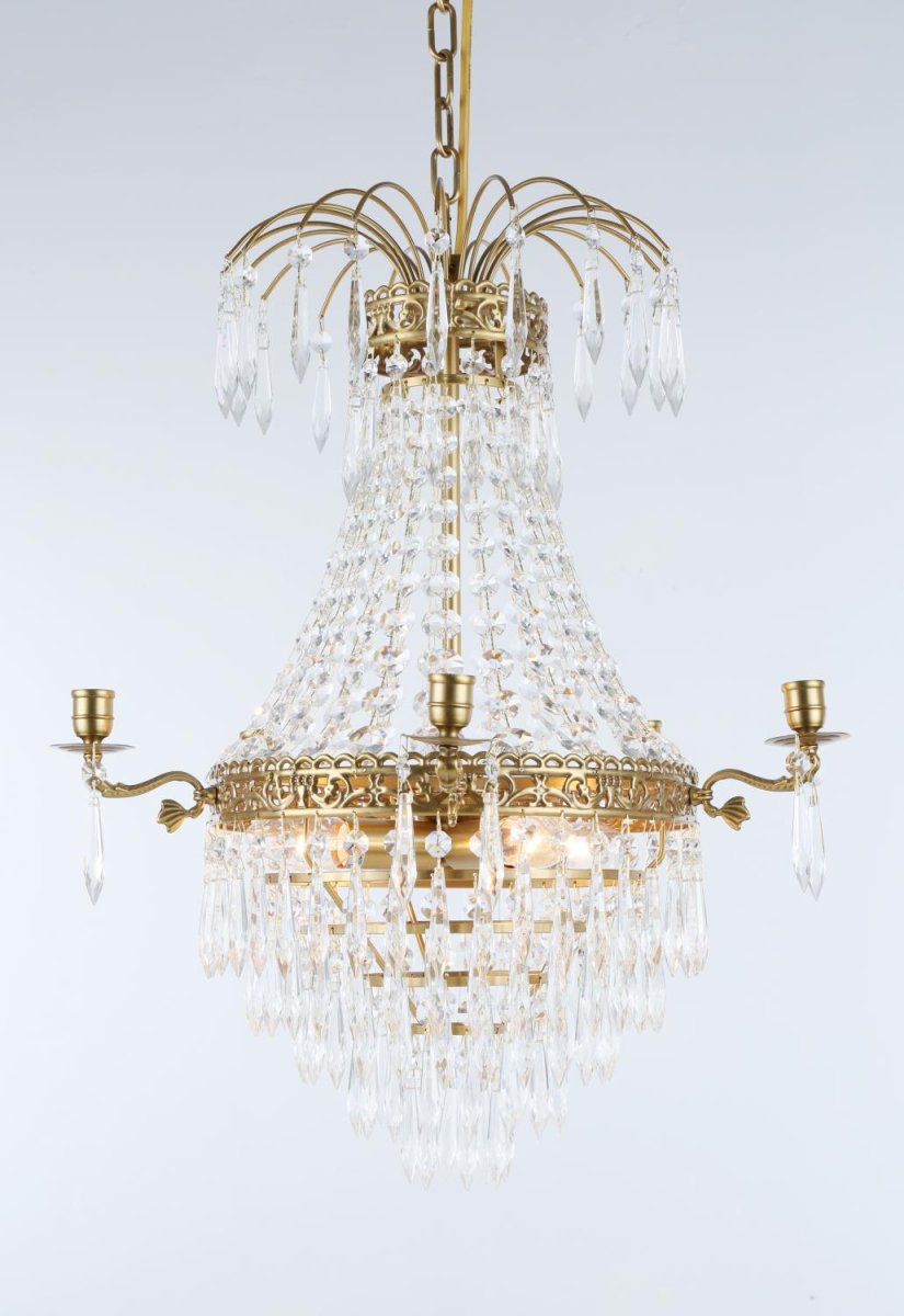 Empire Classic Ø50 cristal De Norrsken Design - Esta encantadora lámpara de araña de cristal con acabado de latón cepillado es una combinación perfecta de tradición y elegancia.