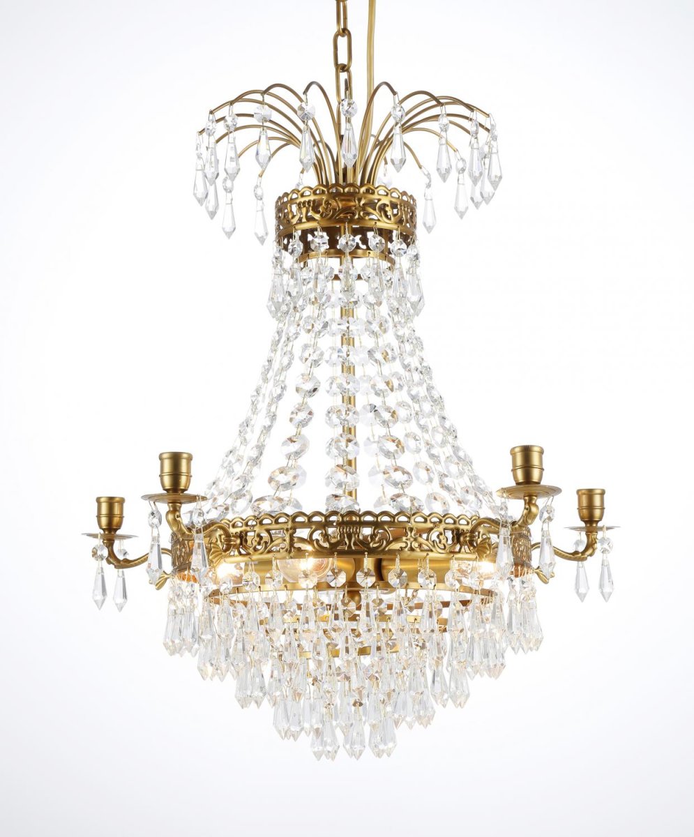 Empire Classic Ø50 cristal De Norrsken Design - Con su hermosa combinaci&oacute;n de cristales brillantes y elegantes detalles de lat&oacute;n, se convertir&aacute; en una pieza central atemporal y sofisticada en cualquier habitaci&oacute;n en la que se coloque.