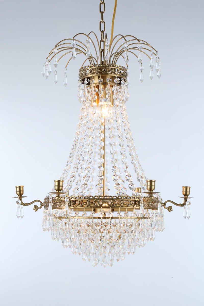 Empire Classic Ø55 Latón cepillado cristal De Norrsken Design - La lámpara de araña es a la vez una gran fuente de luz y una obra de arte y es perfecta para crear una atmósfera de elegancia tanto en el comedor como en la sala de estar.