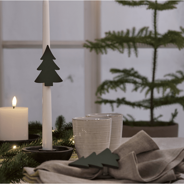 Aro Decorativo Para Vela Pack De 2 Verde De Star Trading - Los &aacute;rboles de Navidad o corazones se entregan en paquetes de dos.