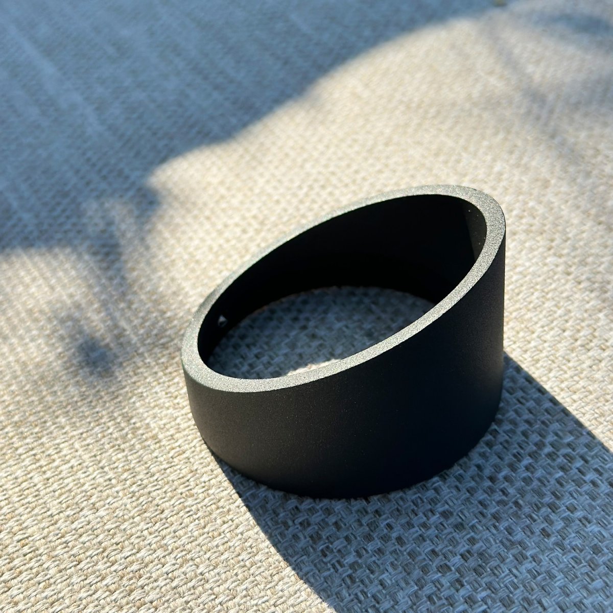 Protector antideslumbrante Luna Gris oscuro De Lightson - La rejilla, con un diámetro interior de 60 mm, se atornilla a la luminaria y se fija con un pequeño tornillo.