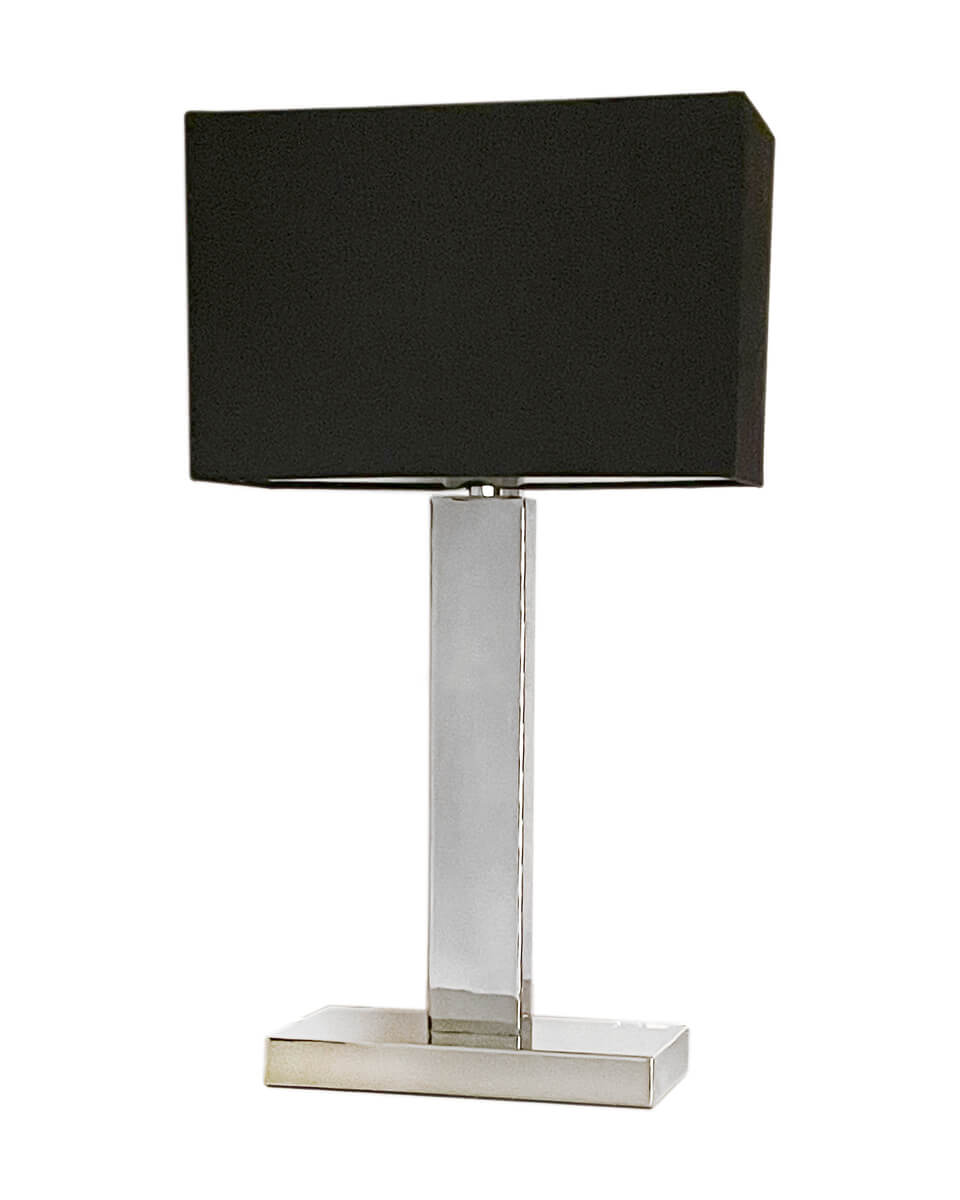 Prime 47cm Cromo lámpara de mesa De By Rydéns - Descubre las posibilidades de la l&aacute;mpara de mesa de metal Prime con pantalla de tela y crea un efecto encantador en tu ventana con su elegante dise&ntilde;o e iluminaci&oacute;n sutil.