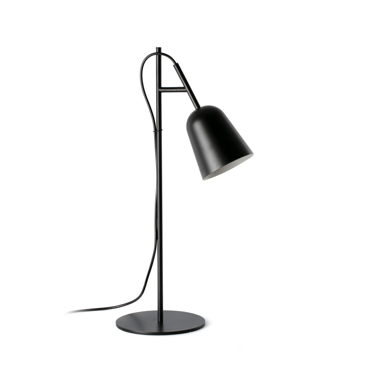 Studio 55cm Negro lámpara de escritorio De Faro Barcelona - Studio es una elegante l&aacute;mpara de mesa de Nahtrang, inspirada en el ic&oacute;nico dise&ntilde;o de los a&ntilde;os 50, reinterpretada con simplicidad moderna.