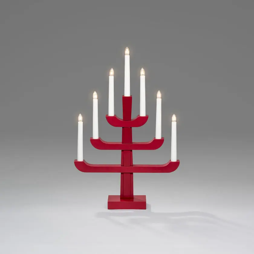 Candelabra 7 Lights ROJO De Konstsmide - Viene con un cable blanco de 1,7 m, interruptor de encendido y enchufe.