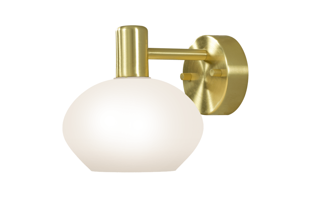 Elba Ø15 Latón mate lámpara de baño De Aneta Lighting - Este aplique de pared de metal tiene un dise&ntilde;o elegante con una pantalla de cristal blanco opal que proporciona una luz suave y agradable.
